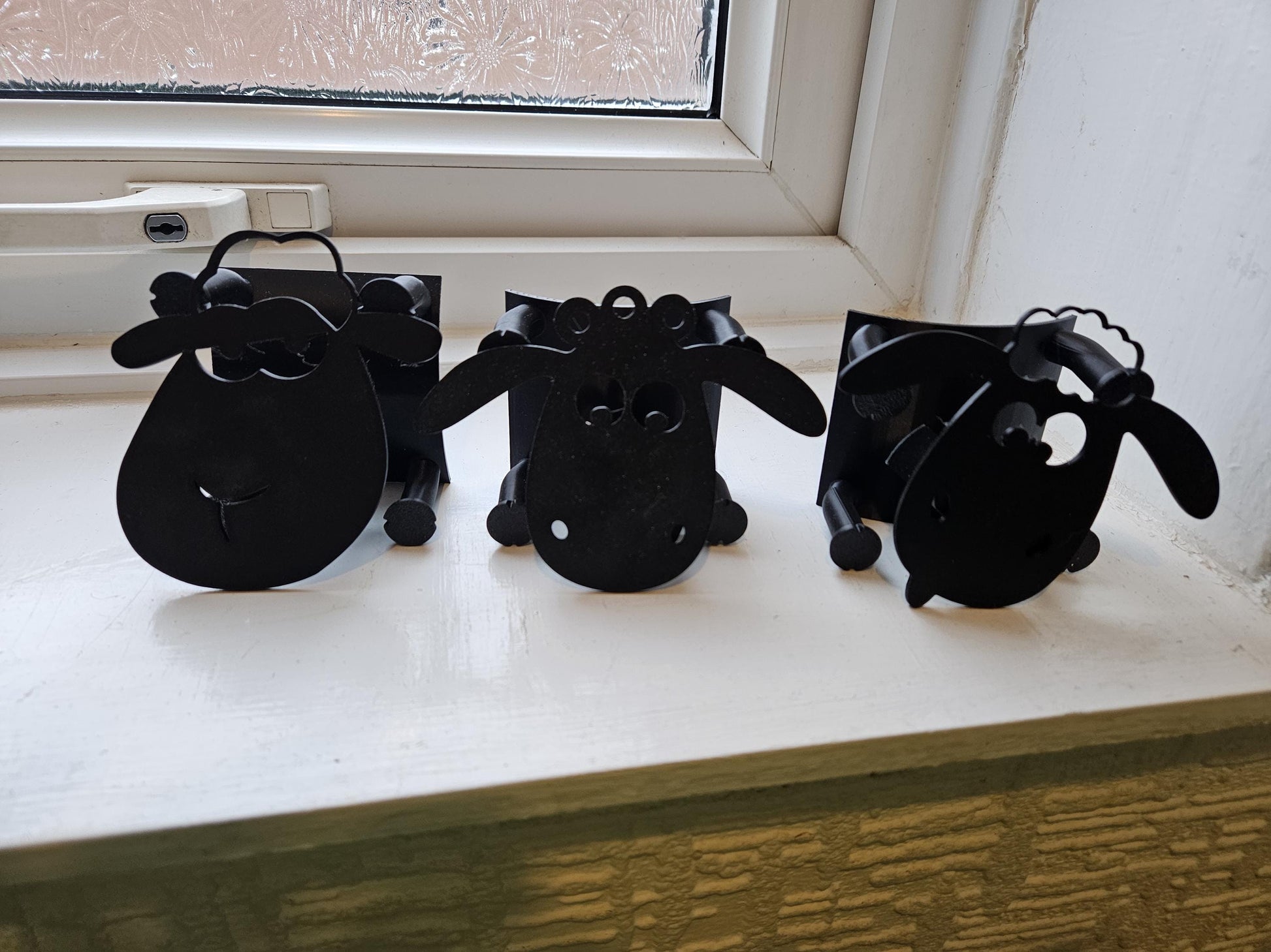 Wacky Sheep Toilet Paper Holder - Perfect gift for that loving sheep farmer in your life, Funny Bathroom Accessory